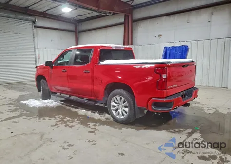 2020 Chevrolet Silverado K1500 Custom z USA, uszkodzony, nr VIN 1GCUYBEFXLZ238778